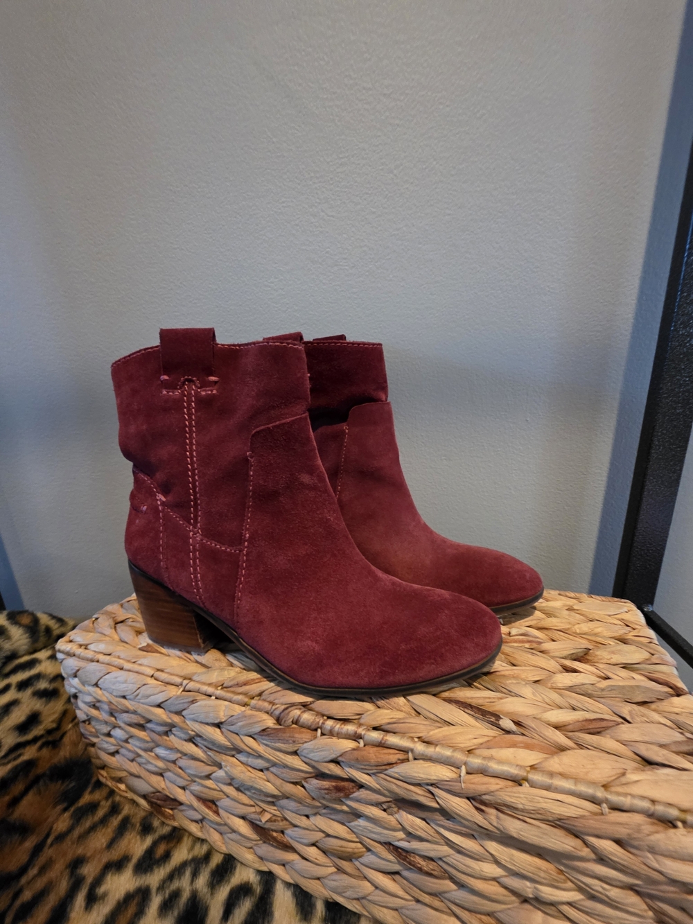 Vince Camuto Suede Pull-On Ankle Booties in Red Wine Size 8